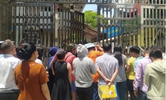 Phụ huynh Hà Nội chi hàng chục triệu đồng 