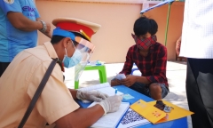 Phát hiện 7 người trốn trong thùng xe tải vượt chốt kiểm dịch COVID-19 ở Bà Rịa – Vũng Tàu
