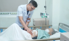 Cụ bà 85 tuổi nhiễm độc nặng, thủng dạ dày tá tràng do lạm dụng thuốc giảm đau