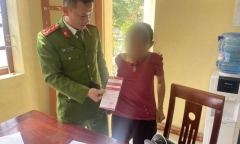 Bị kẻ xấu giả danh công an, cụ bà suýt bị lừa 3 sổ tiết kiệm 