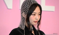 Tiết lộ lý do Jennie (BLACKPINK) không vẫy tay với phóng viên tại sự kiện