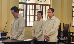 Xét xử nhóm đối tượng dùng súng bắn chuột đi cướp ngân hàng để cho tiền mẹ chữa bệnh