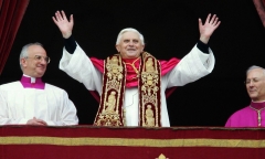 Cựu GIáo hoàng Benedict XVI qua đời ở tuổi 95
