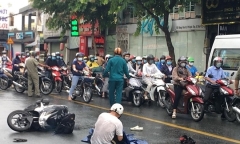 Tin tức tai nạn giao thông ngày 18/5/2021: Cha vật vã ôm thi thể con gái sau va chạm