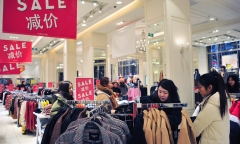 Người phụ nữ 41 tuổi nghiện mua sắm, mạnh tay chi tiền đặt 100 bao gạo cho đỡ chán