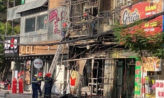 Căn nhà 3 tầng ở TP.HCM cháy lớn, nhiều người hoảng loạn tháo chạy