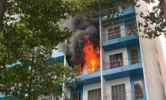Ký túc xá trường đại học ở TP.HCM cháy lớn, sinh viên hoảng loạn tháo chạy