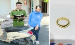 Ninh Bình: Bắt người phụ nữ vờ hỏi mua nhẫn vàng rồi lên xe máy bỏ chạy