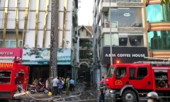 TP.HCM: Giải cứu cụ bà 80 tuổi bị liệt nửa người ra khỏi ngôi nhà cháy