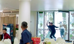 TP.HCM: Hai nhóm côn đồ đánh nhau tại tiệc cưới, cô dâu chú rể sợ hãi tháo chạy