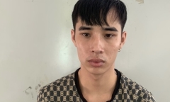 Thanh niên giật 2 lắc vàng trong tiệm rồi bỏ chạy