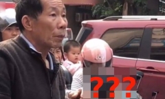 Ông đón cháu đi học về, thứ được cầm trên tay khiến cộng đồng mạng không khỏi 