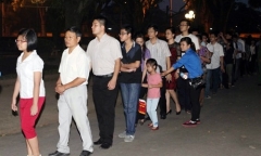 Dòng người khóc thương Bác Giáp