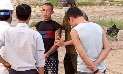 Vụ tài xế xe cuốc dùng gàu múc đập nát 2 ôtô: Hé lộ nguyên nhân mâu thuẫn