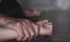 Làm bạn gái 