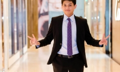 William Hiếu Nguyễn - con trai út tỷ phú Johnathan Hạnh Nguyễn: 23 tuổi làm Phó tổng giám đốc, công khai bạn gái tiểu thư