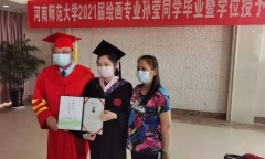 Lễ tốt nghiệp xúc động tại bệnh viện của nữ sinh 6 năm vừa chống chọi với ung thư, vừa hoàn thành xuất sắc việc học đại học 