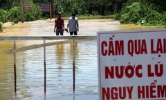 Tin tức cơn bão số 8 mới nhất: Dự báo đổ bộ vào tối mai (25/10), miền Trung mưa lớn trở lại