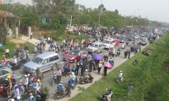 Video: Rừng người ở Vũng Chùa đón chờ linh cữu Đại tướng