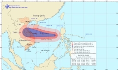 Bão giật cấp 14 hướng vào miền Trung, còn mạnh thêm