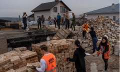 Ukraine xây dựng lại khu dân cư dù giao tranh với Nga chưa kết thúc