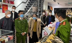 Vụ chủ shop Mai Hường bạo hành nữ sinh: Quần áo không rõ xuất xứ, điều tra dấu hiệu trốn thuế