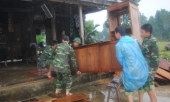Video: Bộ đội biên phòng hết mình vì dân trong vùng lũ