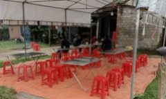 2 người đàn ông tử vong trước sân nhà, trên người nhiều vết thương