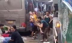 Nghệ An: Xe chở công nhân va chạm với xe đầu kéo, 20 người bị thương 