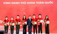 7 thủ khoa toàn quốc đều chọn học trường Đại học Ngoại thương