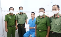 Thiếu tá công an bị nhóm côn đồ chém trọng thương khi đang làm nhiệm vụ