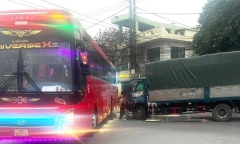 Xe chở học sinh đi trải nghiệm gặp tai nạn ở Hải Phòng, 2 em bị thương