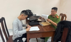 Tin pháp luật nổi bật 24h qua: Công an vận động 2 đối tượng truy nã ra đầu thú