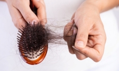 Rụng tóc có phải do gội đầu quá nhiều?