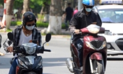 Lái xe bằng một tay có bị phạt hay không
