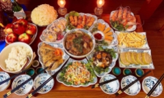 Mâm cỗ Tết quá mặn, quá béo: Bác sĩ cảnh báo nguy cơ “quá tải” sức khỏe sau kỳ nghỉ dài