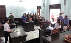 Bé gái 7 tuổi bị mẹ đẻ và cha dượng đánh đập dã man