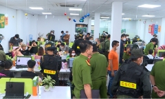 Công an TP. HCM khám xét 3 địa điểm, tạm giữ 86 người liên quan đường dây lừa đảo qua mạng