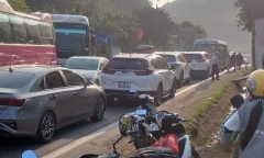 Hoà Bình: Tai nạn liên hoàn trên Quốc lộ 6, hai người thiệt mạng