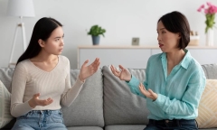 Con dâu suýt sảy thai vì mẹ chồng không cho bật điều hòa