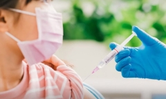 Tiêm vaccine ngừa COVID-19 cho trẻ từ 5 - dưới 12 tuổi: Đối tượng nào cần trì hoãn?