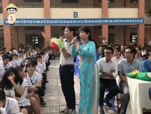 Múa phụ họa cho giáo viên, nam sinh khiến cả trường