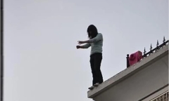 Chồng kết hôn để che giấu giới tính thật, vợ phẫn uất làm một việc gây bàng hoàng