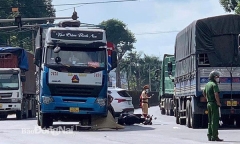 Vợ chết thảm dưới gầm xe tải, chồng bị thương sau tai nạn kinh hoàng