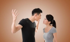 Nghe lời mẹ, chồng đuổi vợ ra khỏi nhà chỉ vì một cái điều hòa