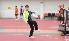 Cris Phan có màn tranh tài cầu mây nảy lửa cùng Isaac