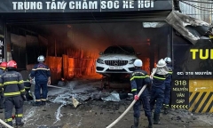 Vụ cháy gara ở Hà Nội: 9 ô tô bị thiêu rụi