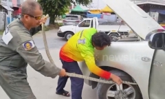 Clip: Rắn hổ mang chúa dài 3 mét bị bắt sống khi ẩn nấp trong một chiếc ô tô