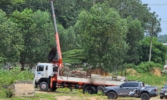 Hiện trường vụ cần cẩu vướng vào dây điện, 2 người thương vong ở TP.HCM