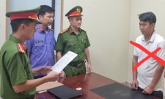 Khởi tố tài xế lái ô tô lạng lách, lao lên vỉa hè rồi tiến thẳng về phía CSGT